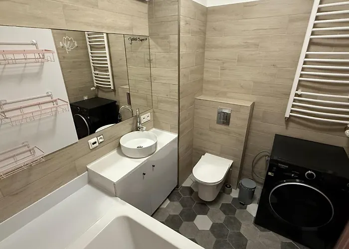 Cozy With Balcony Near Chopin Airport Daire