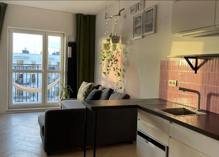 Apartmán Cozy With Balcony Near Chopin Airport