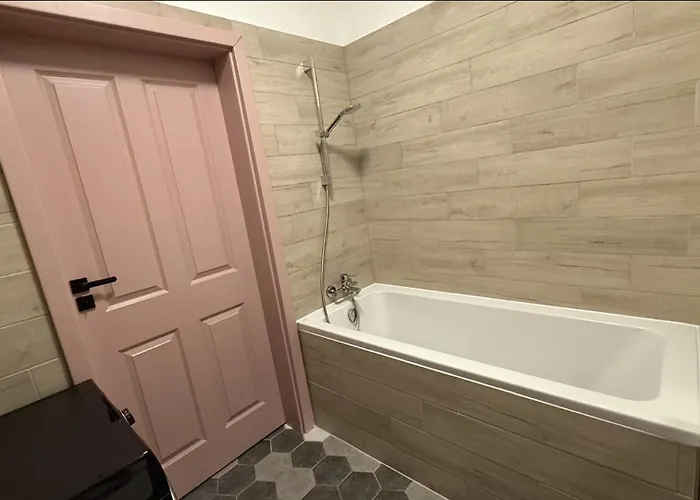 Apartment Cozy With Balcony Near Chopin Airport